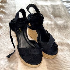 NEVER WORN lulus platform wedge sandals with tie up. Perfect for summer!